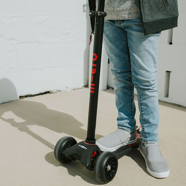 Micro Maxi Deluxe Pro børneløbehjul – 3 hjul, justerbar – Black/Red