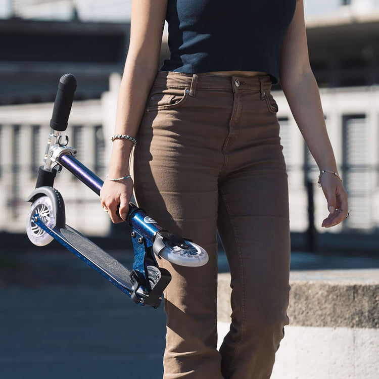 Micro Sprite Pearl LED børneløbehjul – Blue