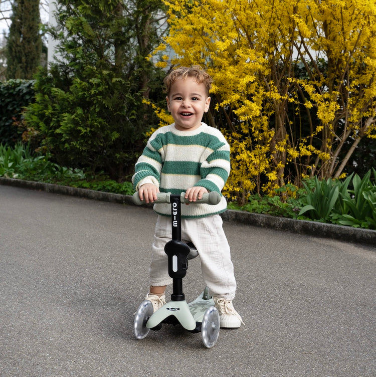 Micro Mini2grow Deluxe Magic LED løbehjul til børn – Olive Sage