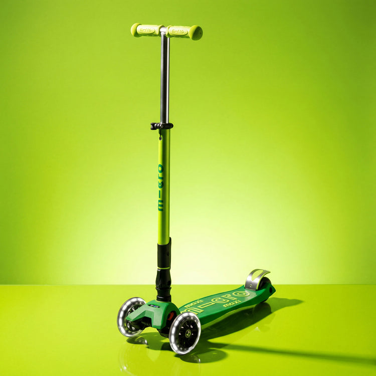 Micro Maxi Deluxe LED løbehjul – Neon Parrot Green