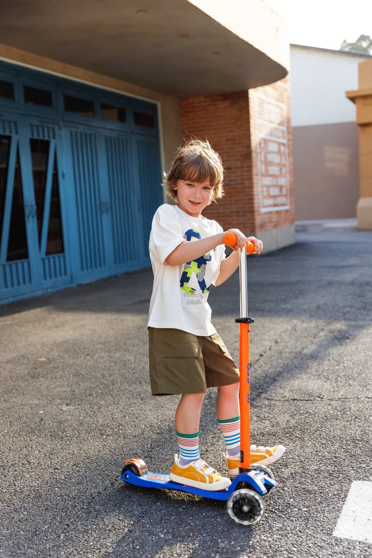 Micro Maxi Deluxe LED løbehjul til børn – Neon Blaze Orange