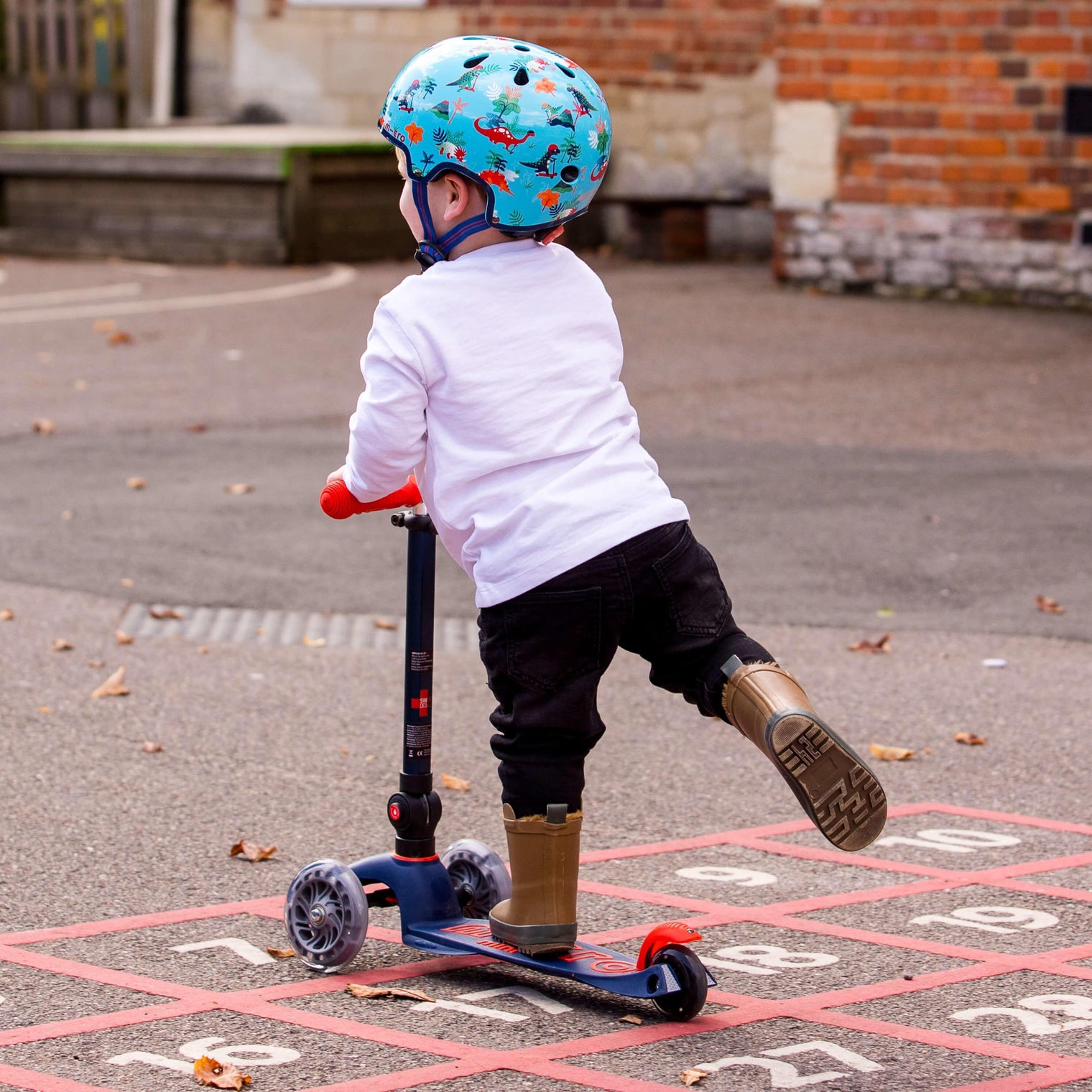 Micro Mini Deluxe Foldbart LED løbehjul til børn – Navy Blue