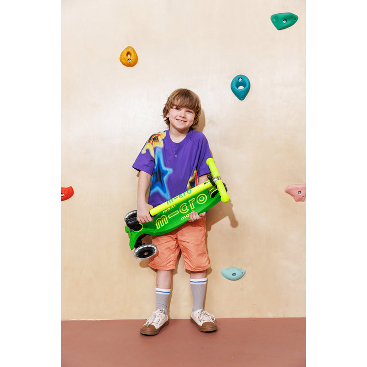 Micro Maxi Deluxe LED løbehjul – Neon Parrot Green