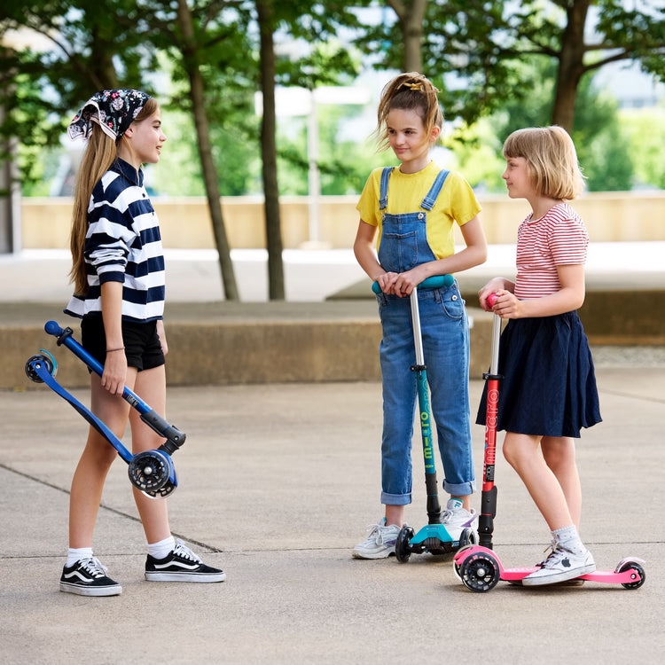 Micro Maxi Deluxe foldbart LED løbehjul til børn – Navy