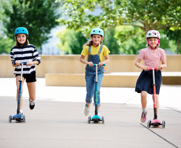 Micro Maxi Deluxe foldbart LED løbehjul til børn – Navy